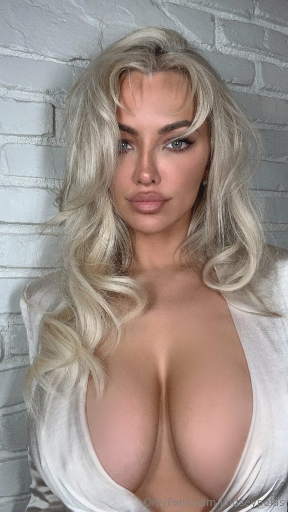 Lindsey Pelas Nude Selfies Busty Big Tits Sexy Video Gotanynudes